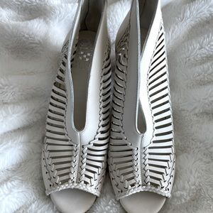 Vince Camino sandals new never worn